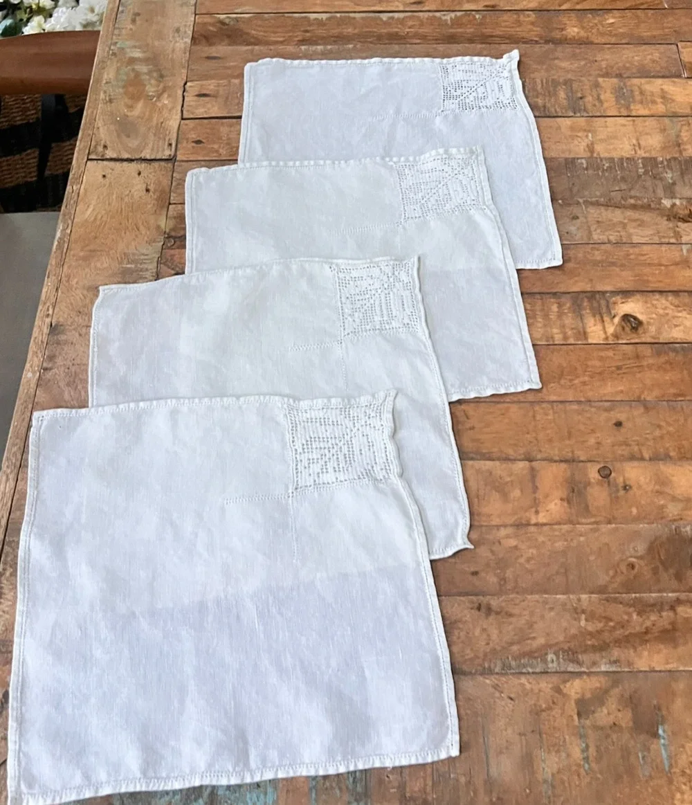 Vintage Napkin Set of 4 10 x 10.5